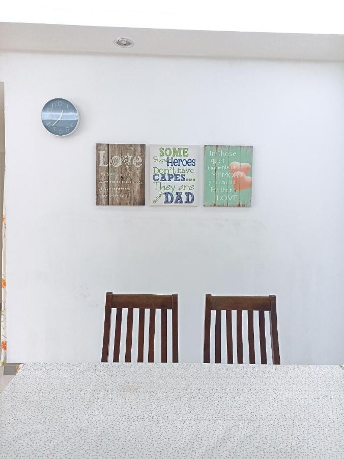 Tropika Homestay Bangi With 3 Bedrooms Kajang Bagian luar foto